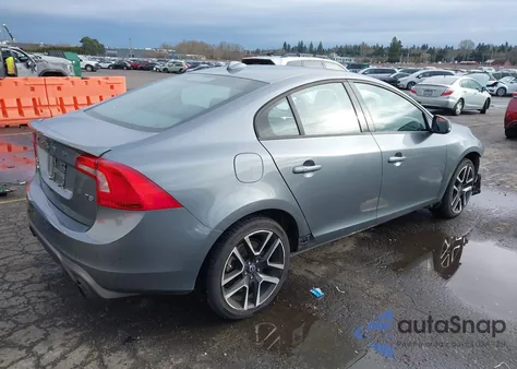 2017 Volvo S60 T5 Dynamic z USA, uszkodzony, nr VIN YV126MFL8H2437156